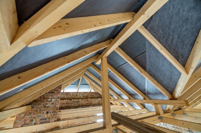 Rénovation de charpente à Marcilly-la-Campagne : expertise et techniques